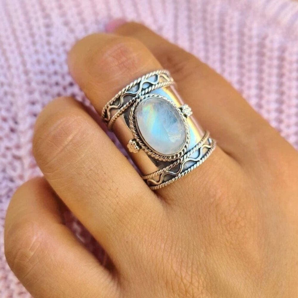 Gorgeous Moonstone Sterling Silver Ring Size 6.5